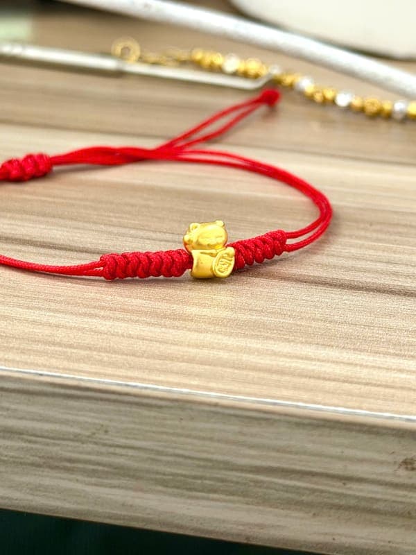 VÒNG CHỈ ĐỎ CHARM MÈO CHIÊU TÀI